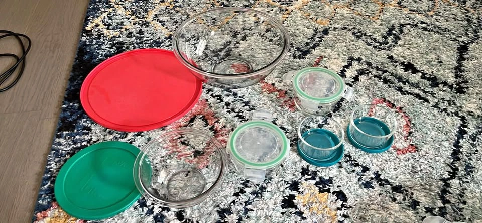 Pyrex Glass Mixing Bowl and Storage Set
