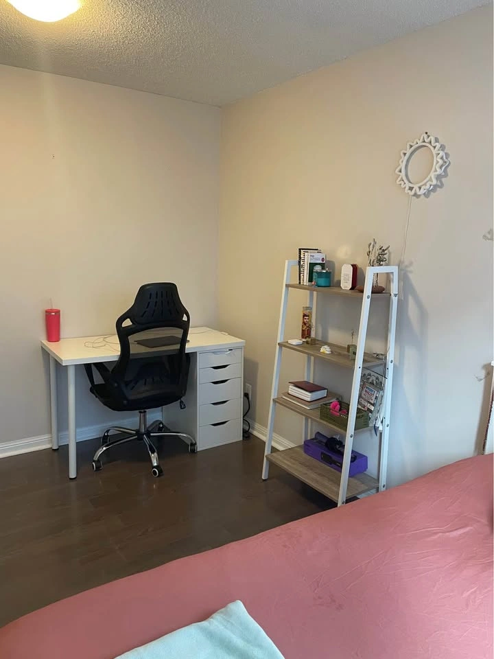 Private room for rent - photo 2