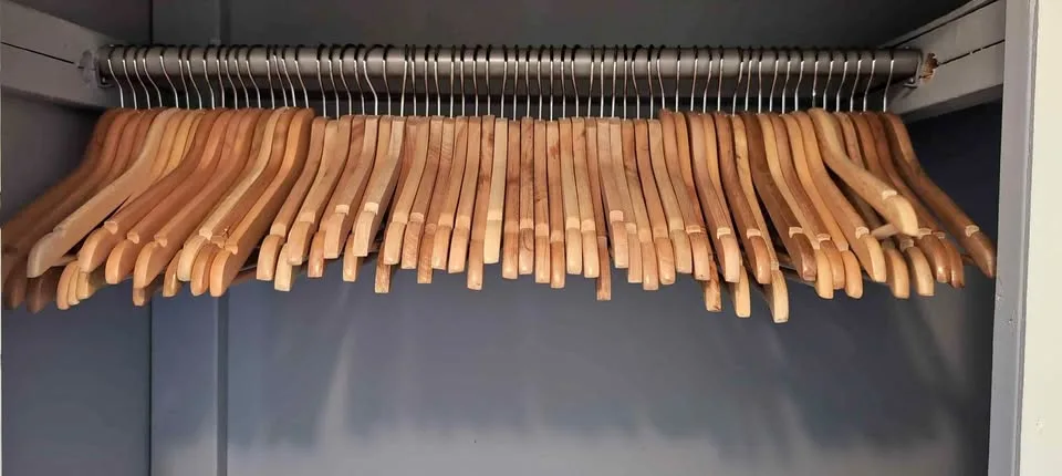 60 wooden clothes hangers