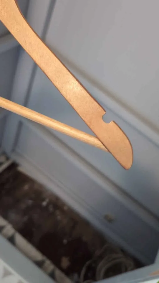 60 wooden clothes hangers image indicator(3)