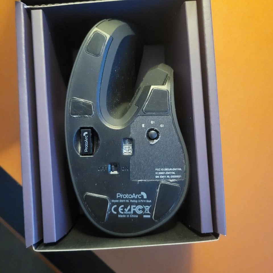 ProtoArc EM11 NL Wireless Ergonomic Vertical Mouse - photo 3