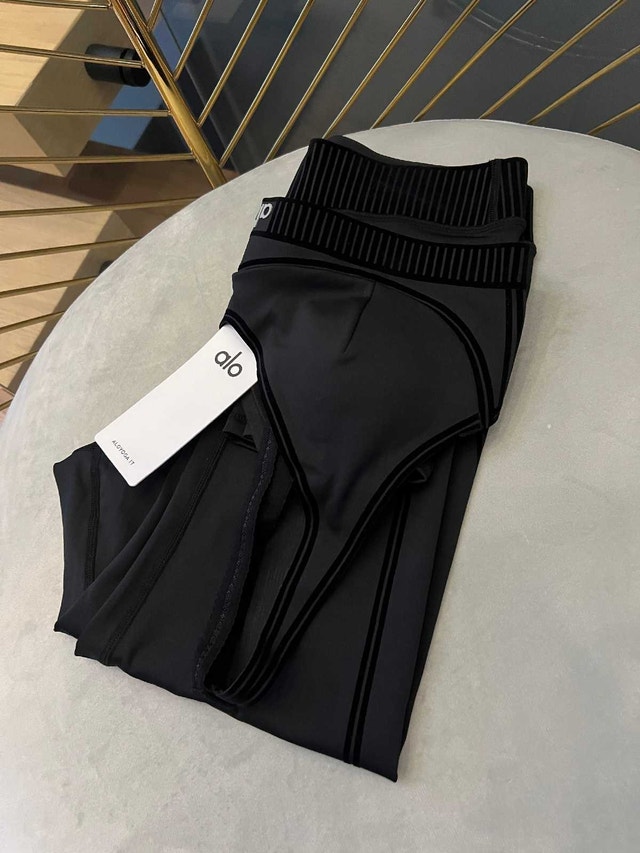 Alo Yoga Bra Top Black Size small - photo 2