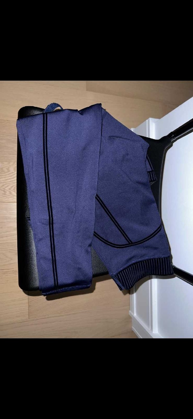 Alo Yoga Bra Top and bottom navy size medium - photo 2