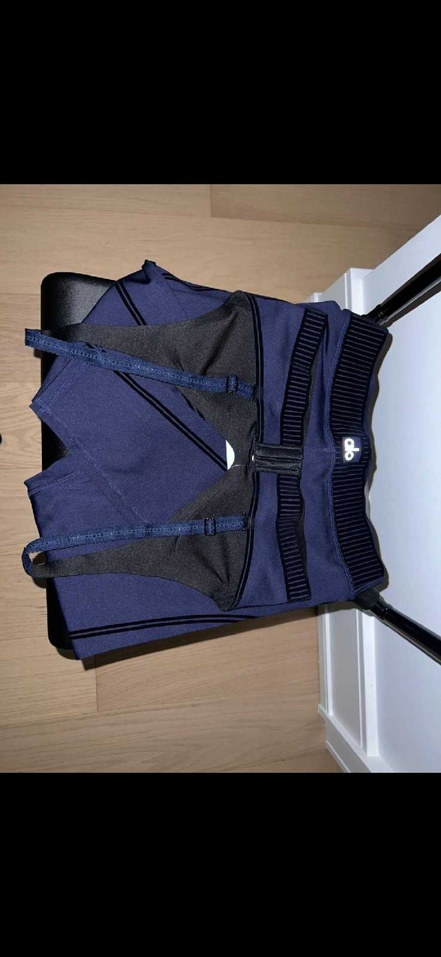 Alo Yoga Bra Top and bottom navy size medium - photo 3