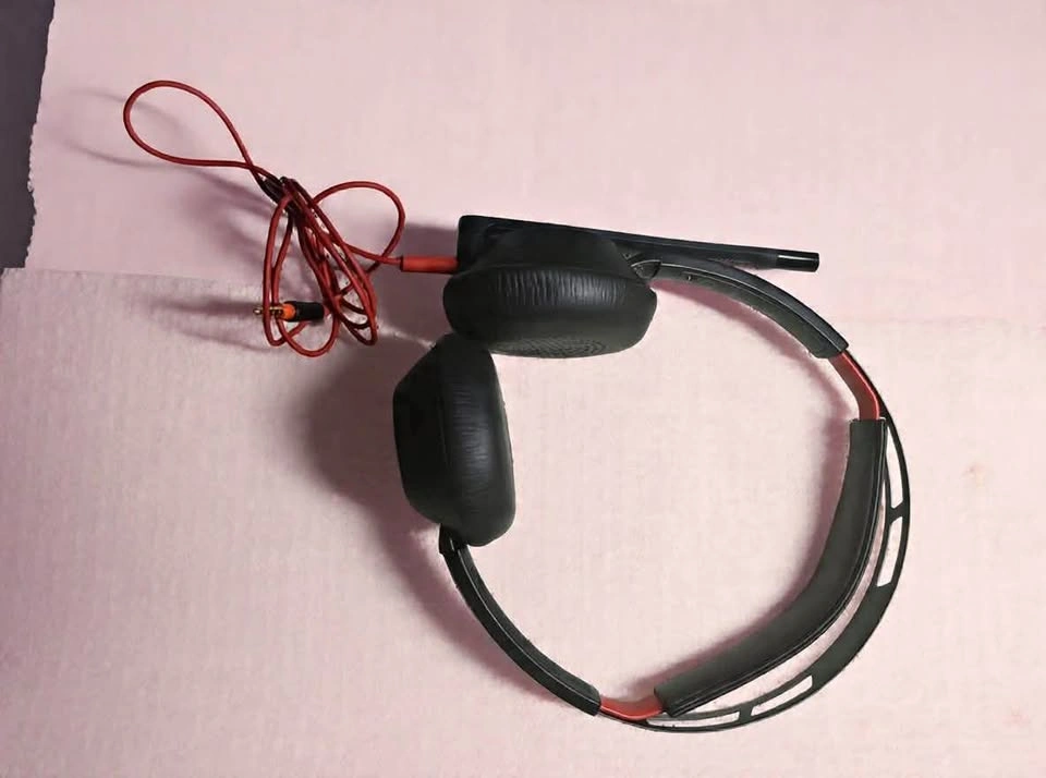 Poly Wired Headset with Noise-Cancelling Mic
