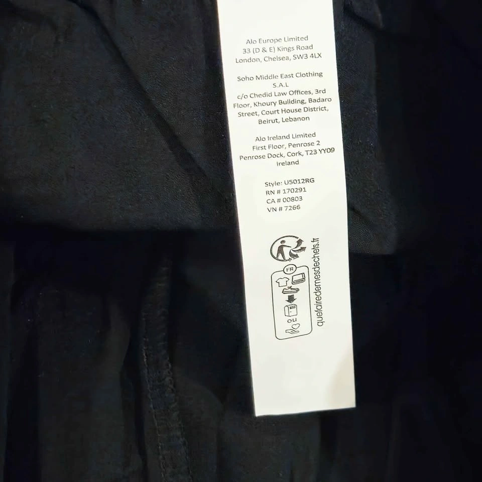 Brand new Alo Yoga Suit Up Trousers in black. Size small - photo 5