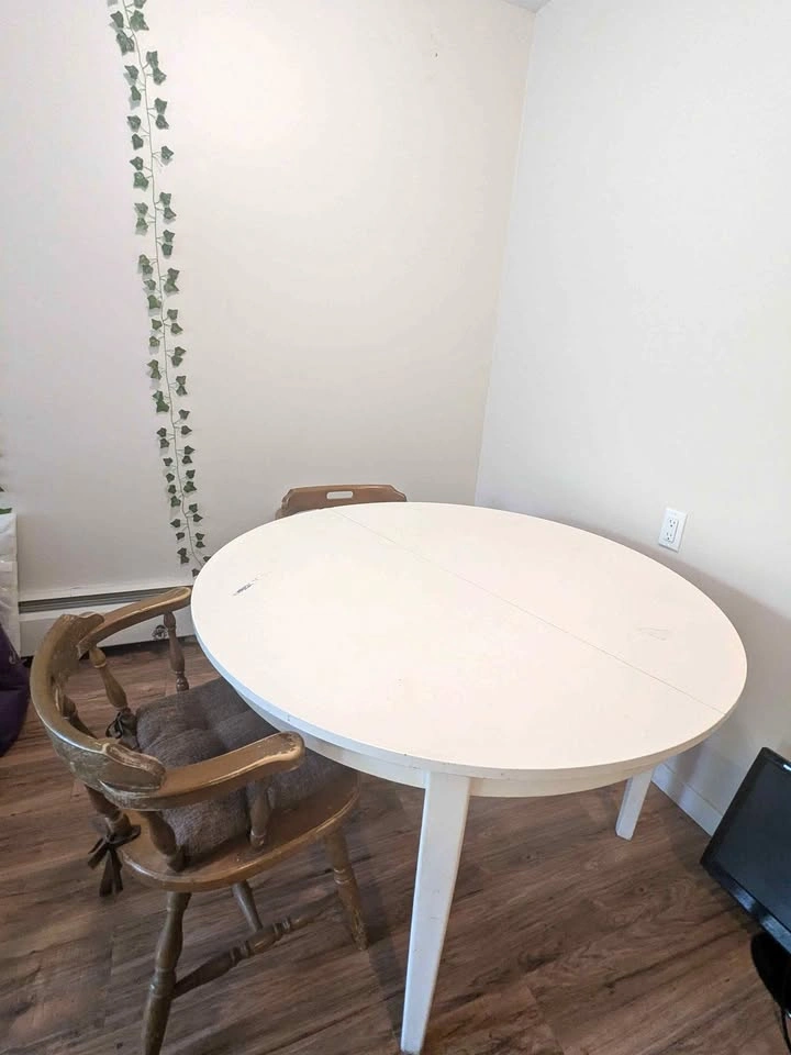 Free furniture - dining table (Urgent - Need gone asap)