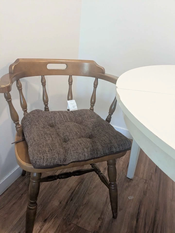 Small dining table (urgent; must go ASAP) - photo 2
