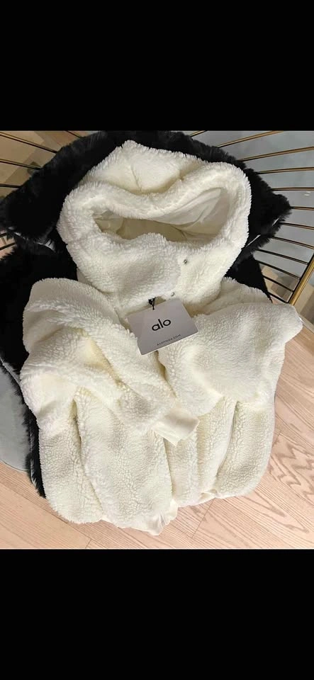 Alo Yoga White Hooded Jacket – Size Large