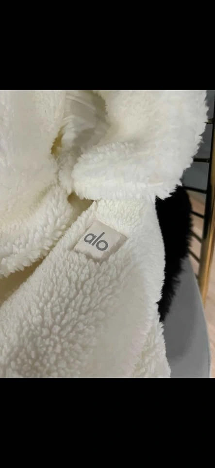Alo Yoga White Hooded Jacket – Size Large - photo 4