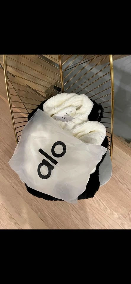 Alo Yoga White Hooded Jacket – Size Large - photo 5