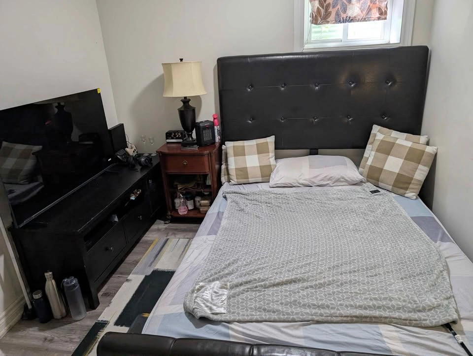 Queen Size Bed Frame with Mattress and 4 Throw Pillows