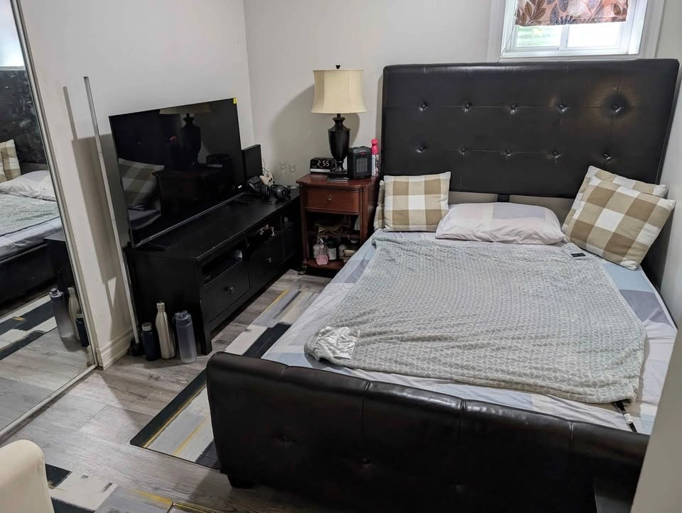 Queen Size Bed Frame with Mattress and 4 Throw Pillows - photo 2