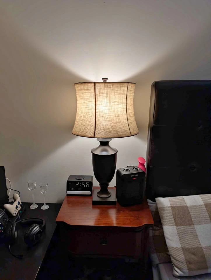 Like new bed side lamp