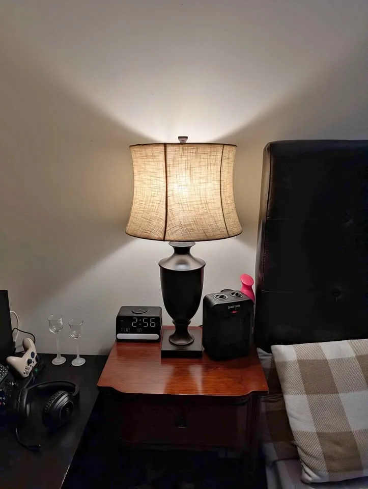 Like new bed side lamp