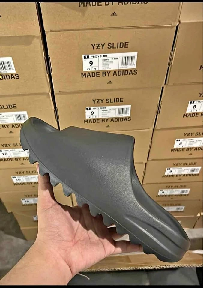 Yeezy Slides Onyx (Black) – Brand New & Sealed | Authentic