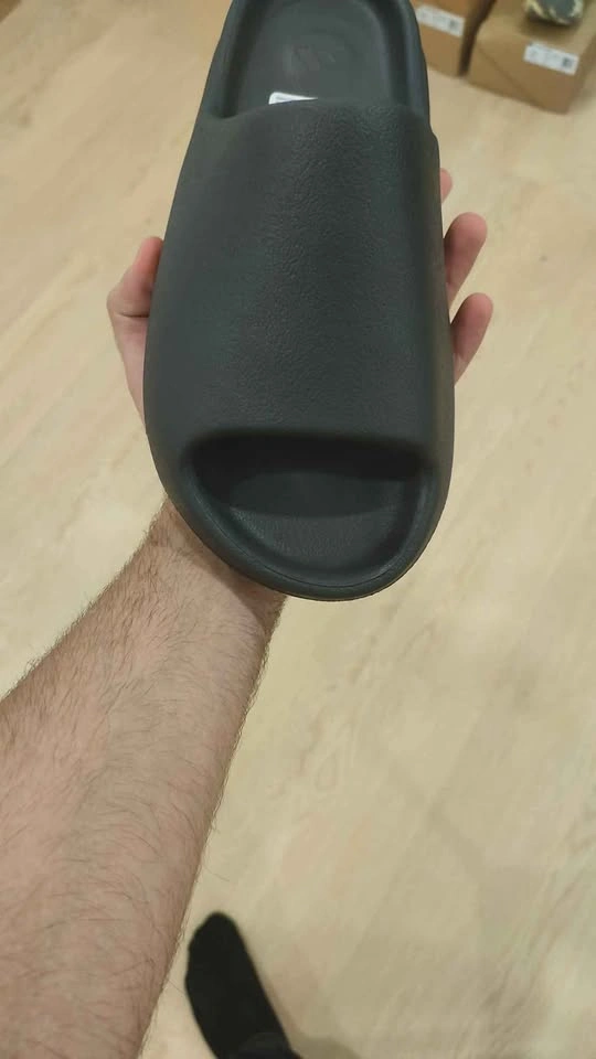 Yeezy Slides Onyx (Black) – Brand New & Sealed | Authentic - photo 3