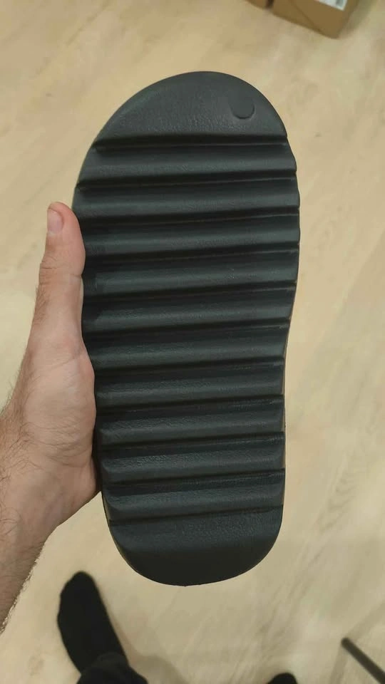 Yeezy Slides Onyx (Black) – Brand New & Sealed | Authentic - photo 4