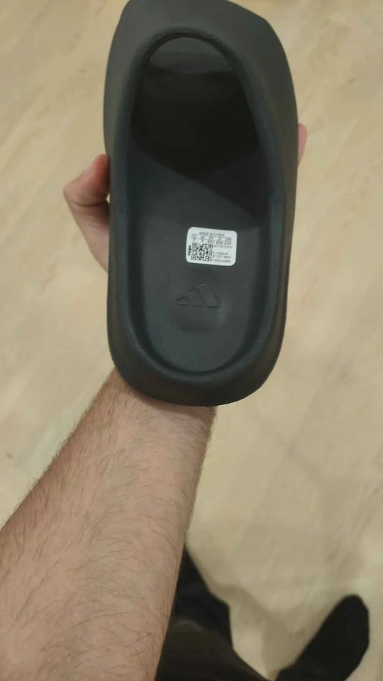 Yeezy Slides Onyx (Black) – Brand New & Sealed | Authentic - photo 5