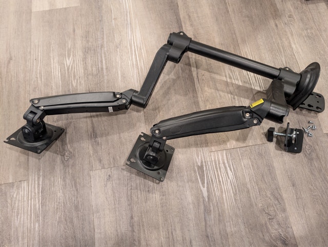 HUANUO Dual Monitor Arm for 17 to 32 Inch Screens - Like New