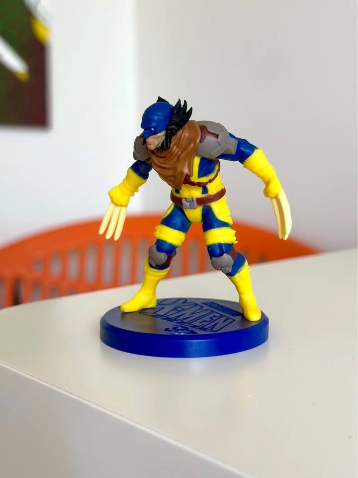 X-Men 97 Wolverine Figure & Sticker - photo 2