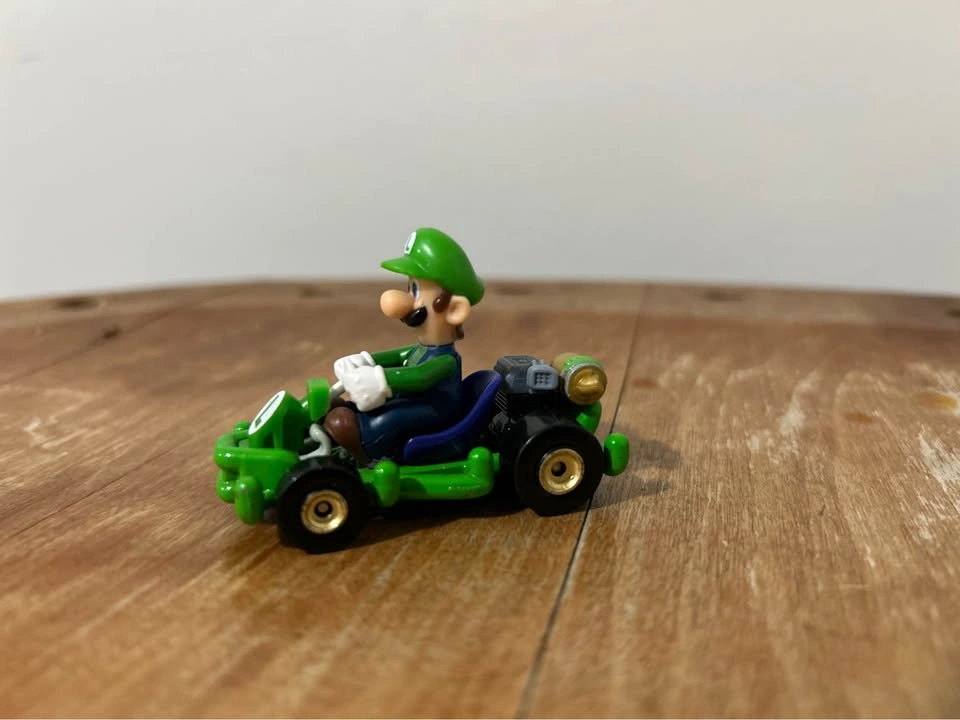 Hot Wheels Mario Kart pull-back vehicles LUIGI - photo 2