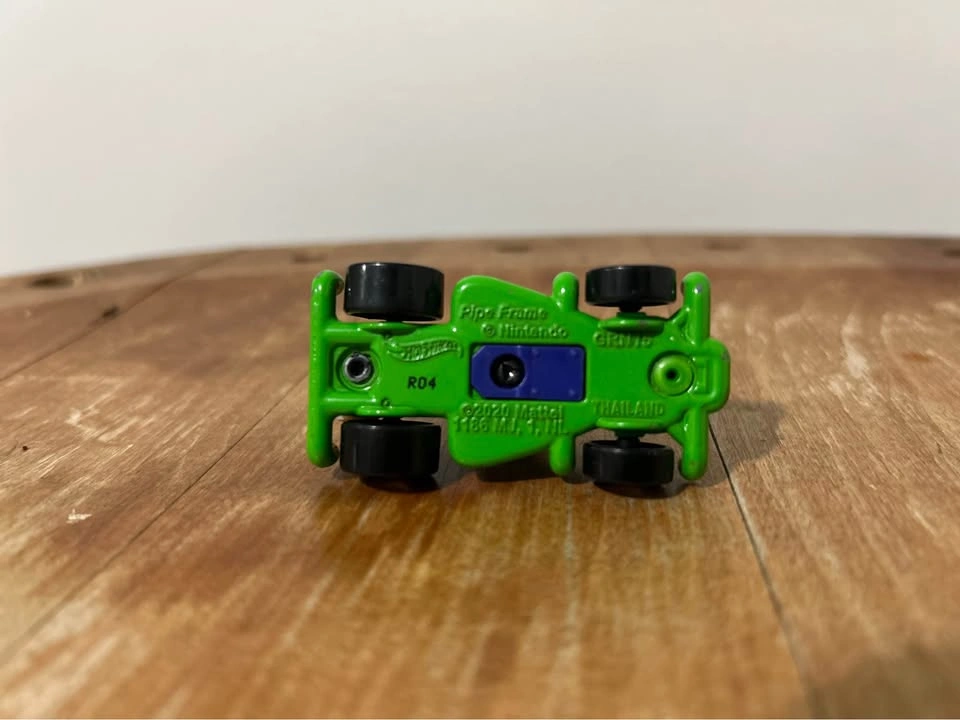 Hot Wheels Mario Kart pull-back vehicles LUIGI - photo 3