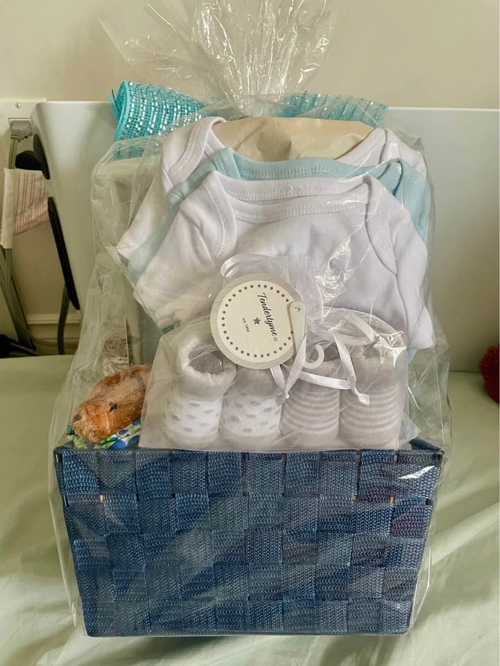 Baby gift set basket - photo 3