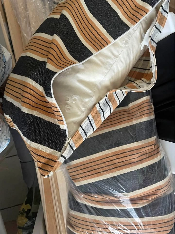 2 feather pillows