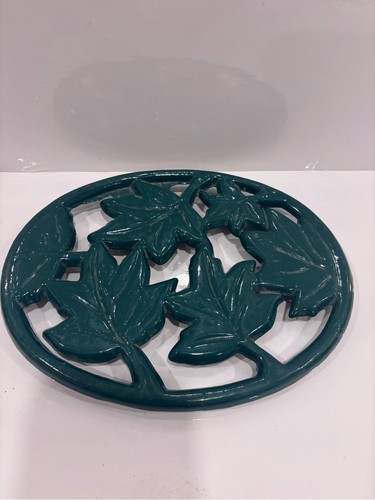 Vintage cast iron ivy leaf trivet green round 8”