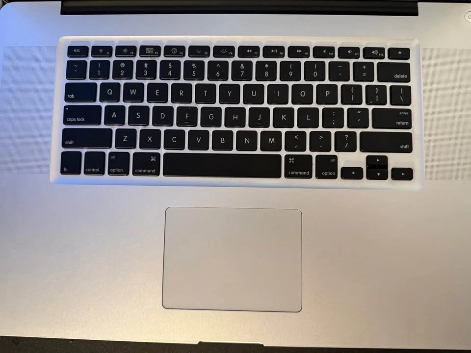Apple MacBook Pro 17 inch MID 2010 - photo 3