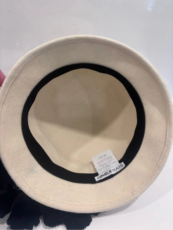 Lilliput hats ivory wool felt cloche hat black floral appliqué - photo 5