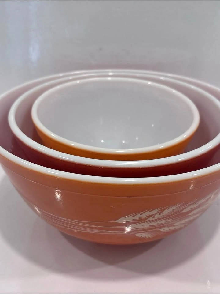 Vintage Pyrex wheat set of 3 nesting mixing bowls