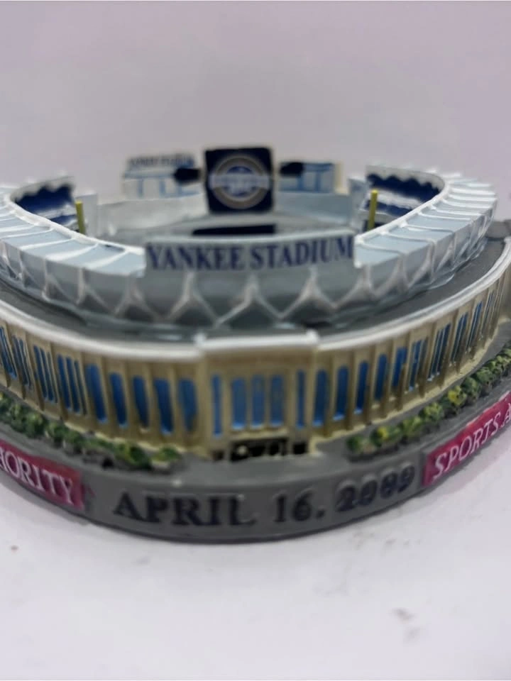 NY YANKEE STADIUM INAUGURAL SEASON 2009 COLLECTIBLE - photo 2