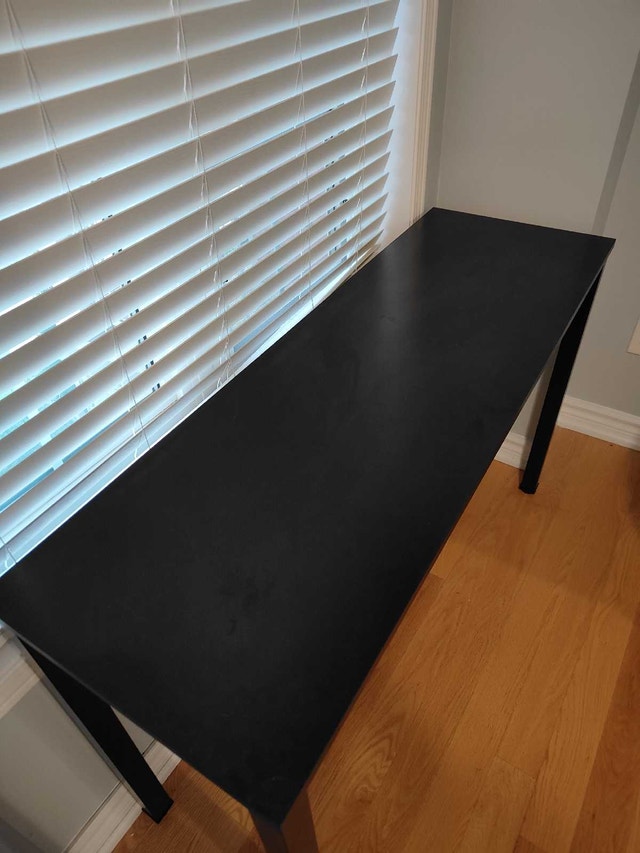 Black Desk