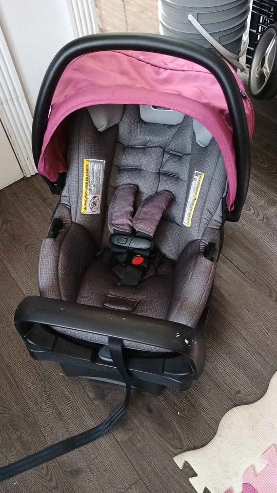 Evenflo Car Seat - photo 3