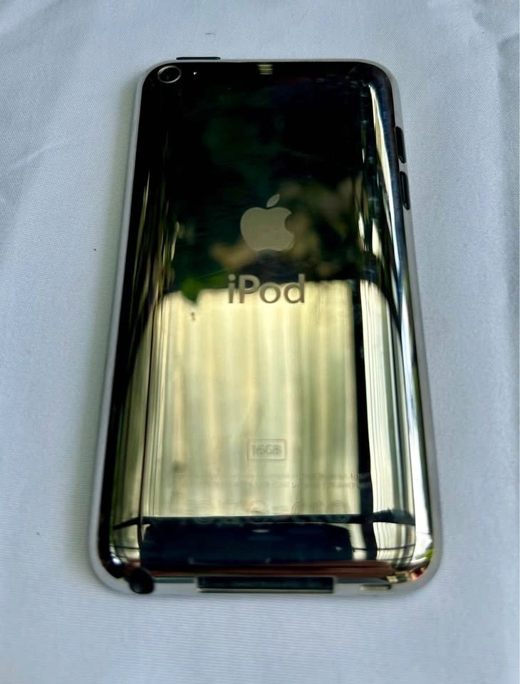 Apple iPod touch 16GB with Protective Case - photo 3