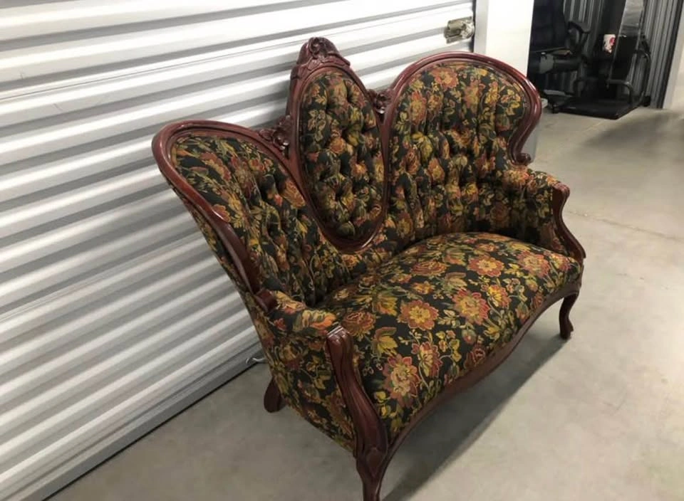 Victorian Style Sofa, Coffee Table and Chair Set - photo 2
