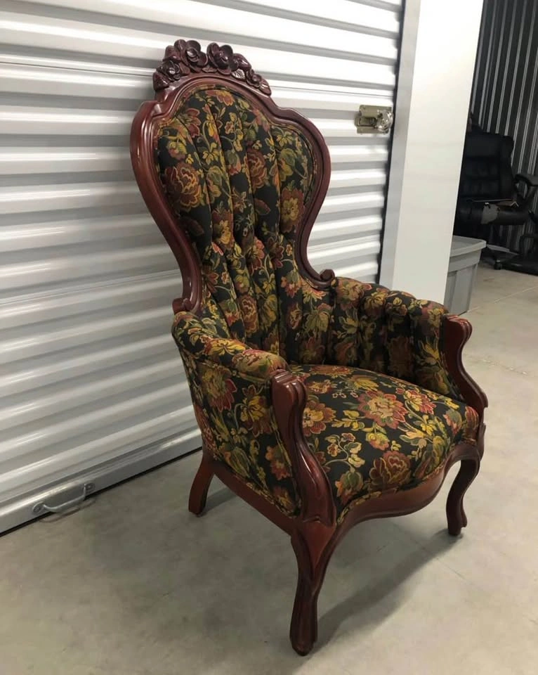 Victorian Style Sofa, Coffee Table and Chair Set - photo 4