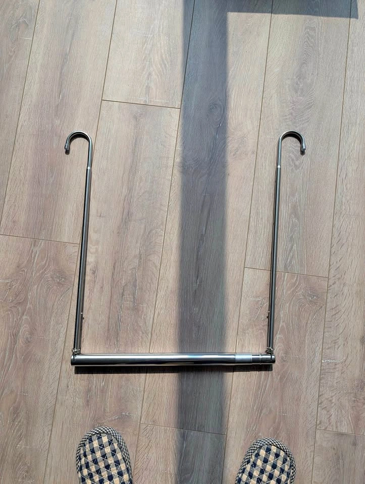 Extendable clothes rod