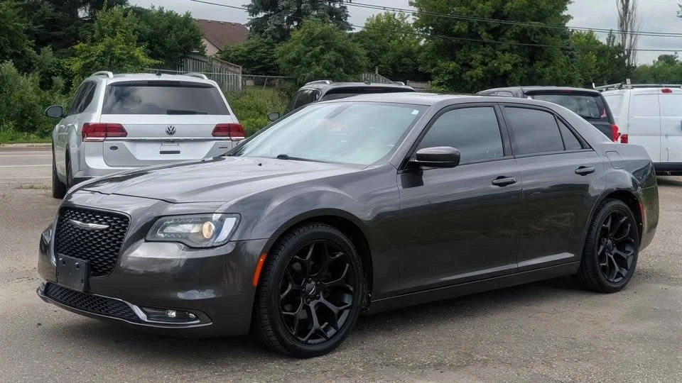 2016 Chrysler 300 - photo 2