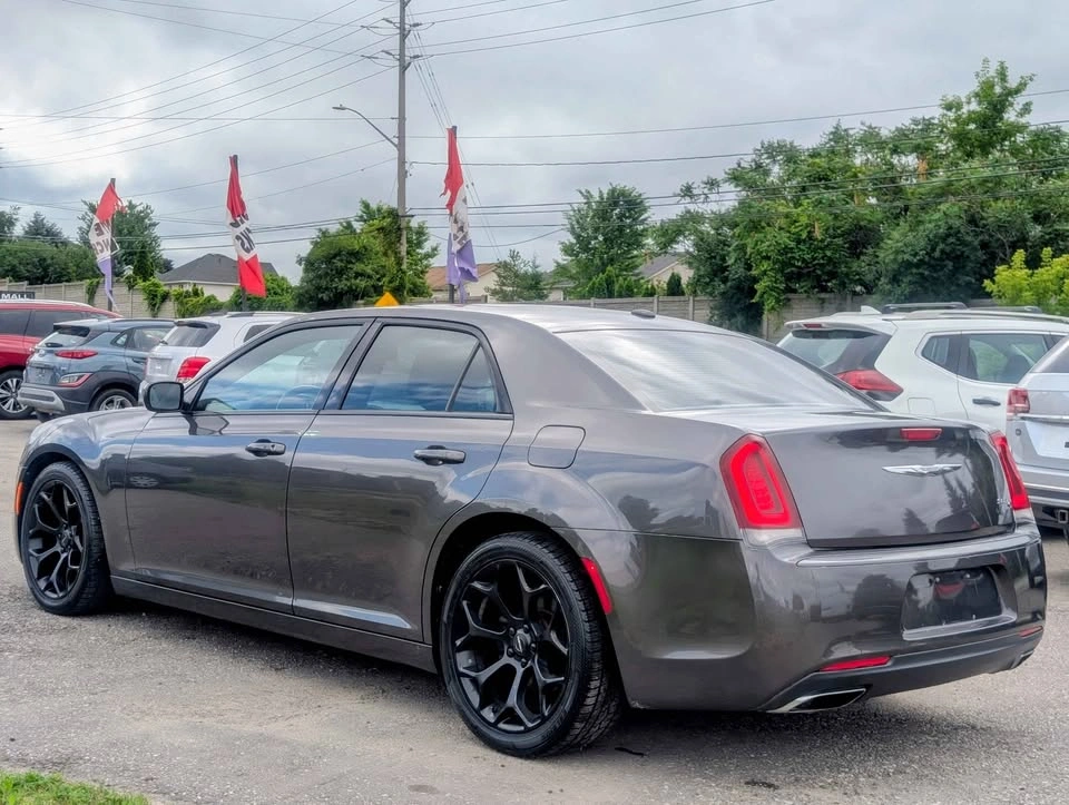 2016 Chrysler 300 - photo 4