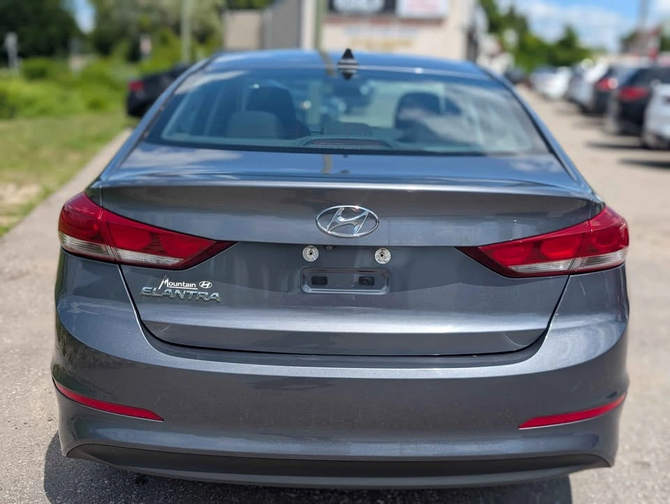 2017 Hyundai Elantra - photo 5