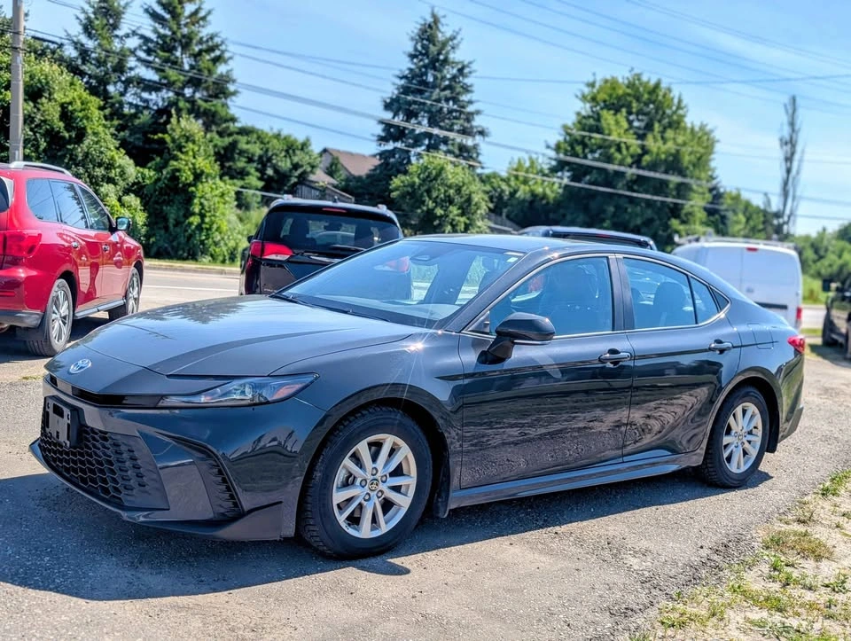 2025 Toyota Camry Hybrid - photo 2