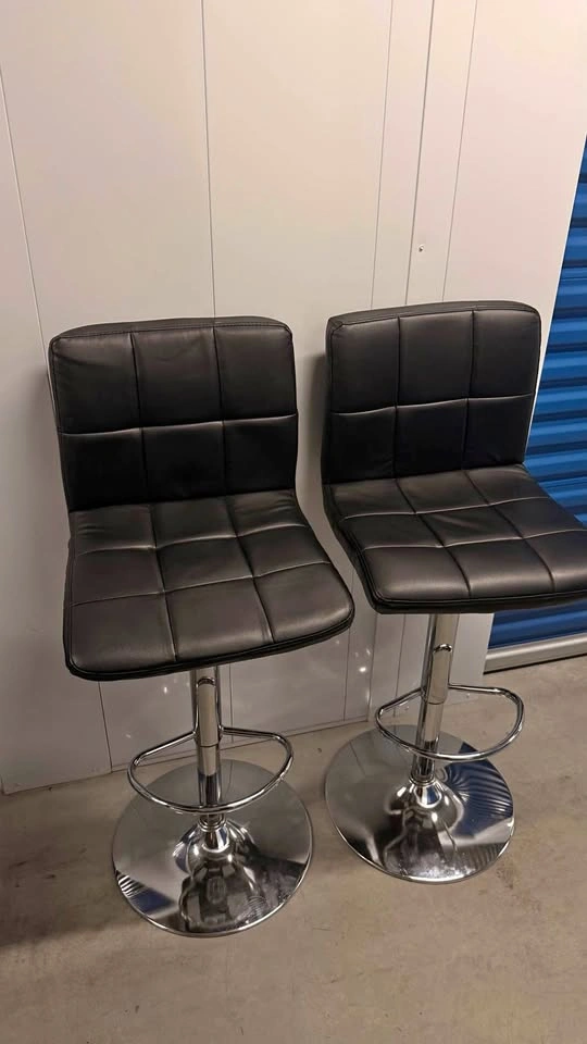 Set of barstools