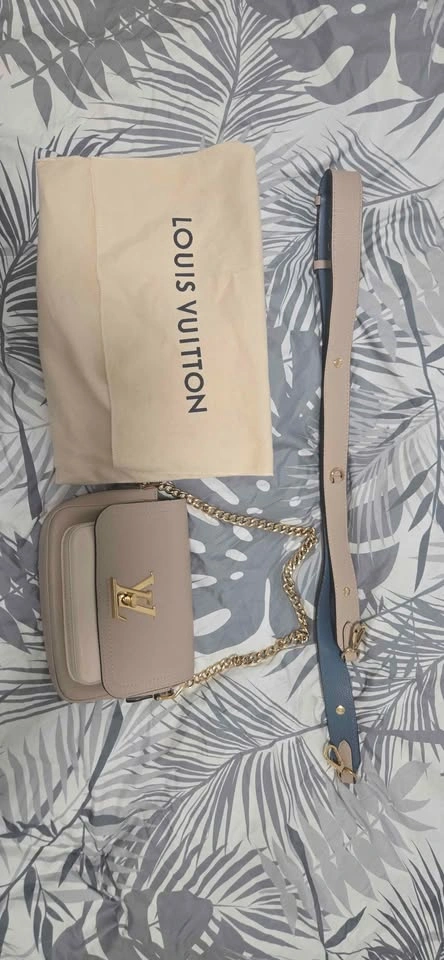 Louis Vuitton Grained Calfskin Lockme Tender Handbag - Greige - photo 2