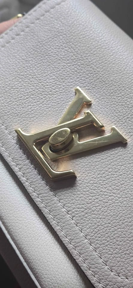 Louis Vuitton Grained Calfskin Lockme Tender Handbag - Greige - photo 3