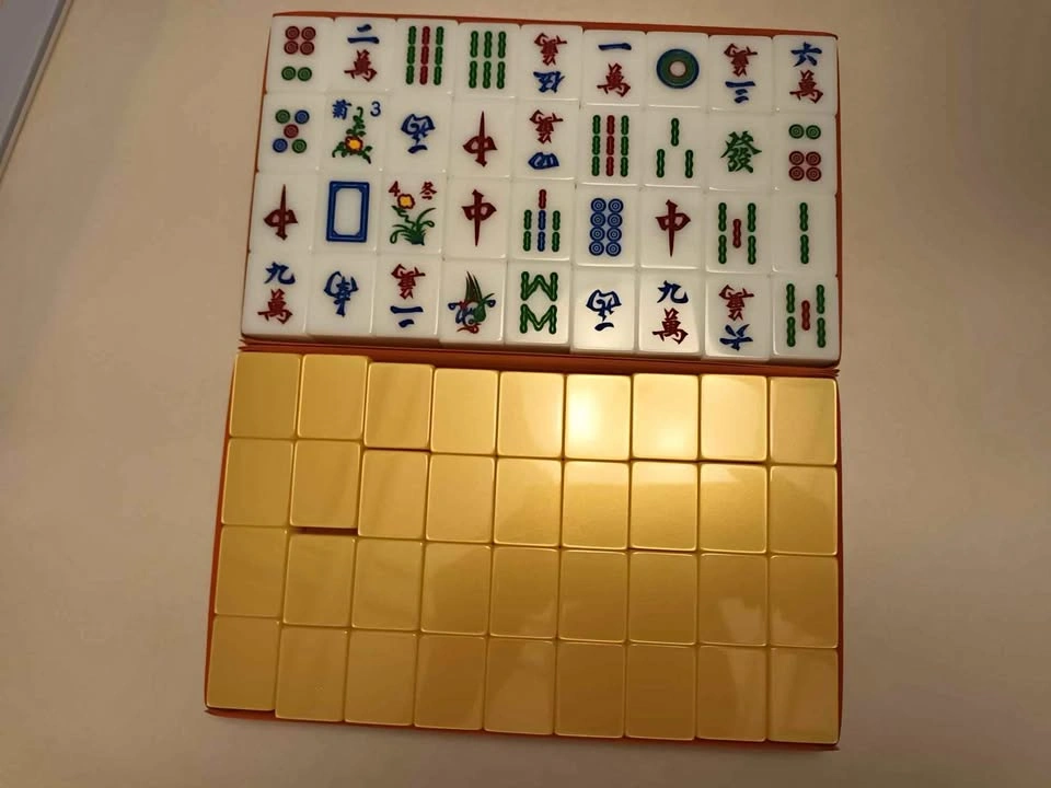Mahjong set