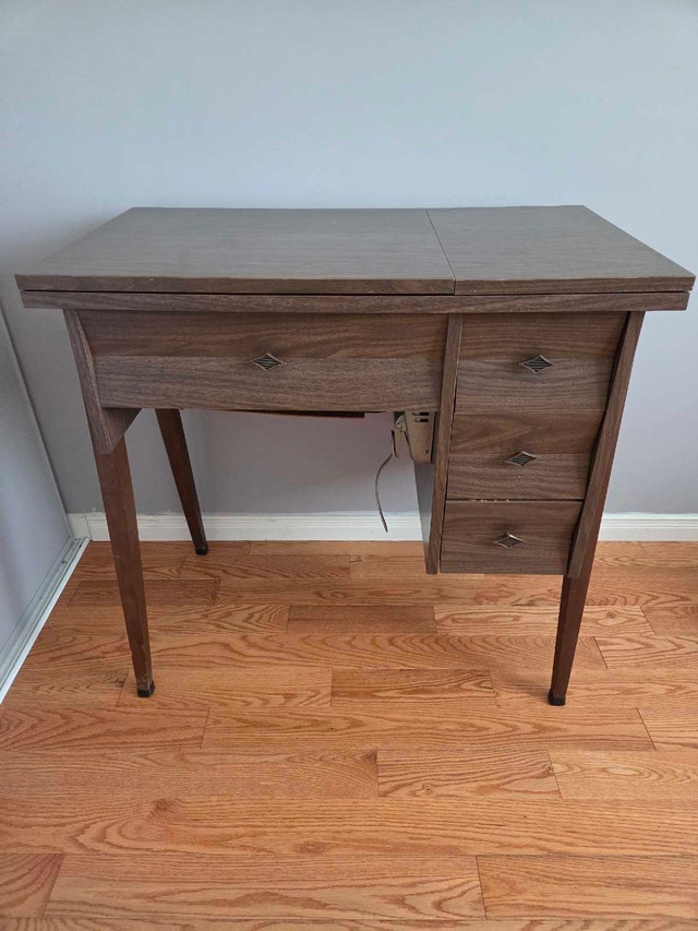 Vintage White Sewing Machine with Cabinet/Table
