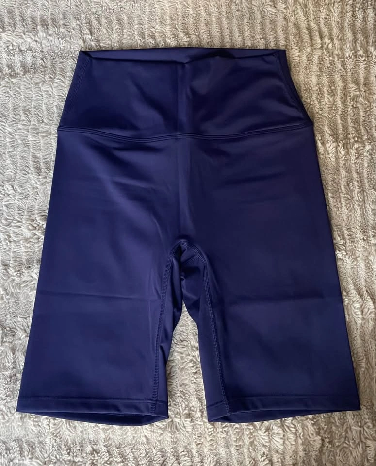 BRAND NEW Lululemon Align shorts 6”